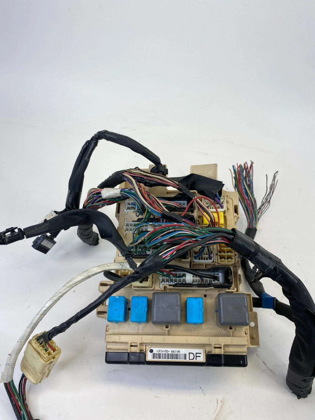 04-06 TOYOTA SOLARA COUPE 2.4L AT INTERIOR CABIN UNDER DASH FUSE RELAY BOX OEM