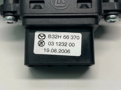 04-09 MAZDA 3 SEDAN REAR LEFT WINDOW CONTROL SWITCH BUTTON W/ TRIM B32H66370 OEM