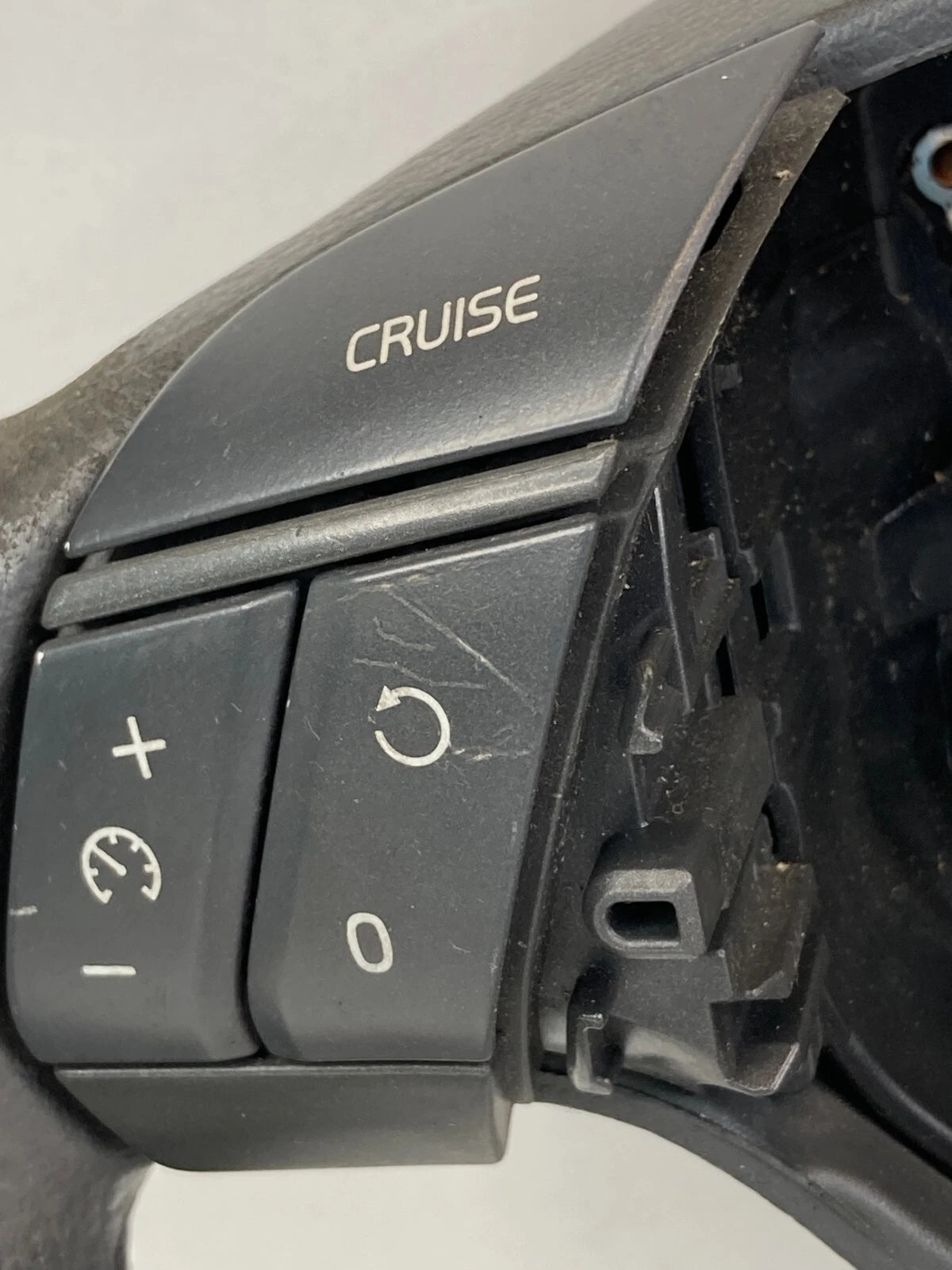 2001-2004 VOLVO S60 STEERING WHEEL 3 SPOKE W/ CRUISE CONTROL SWITCH 8666879