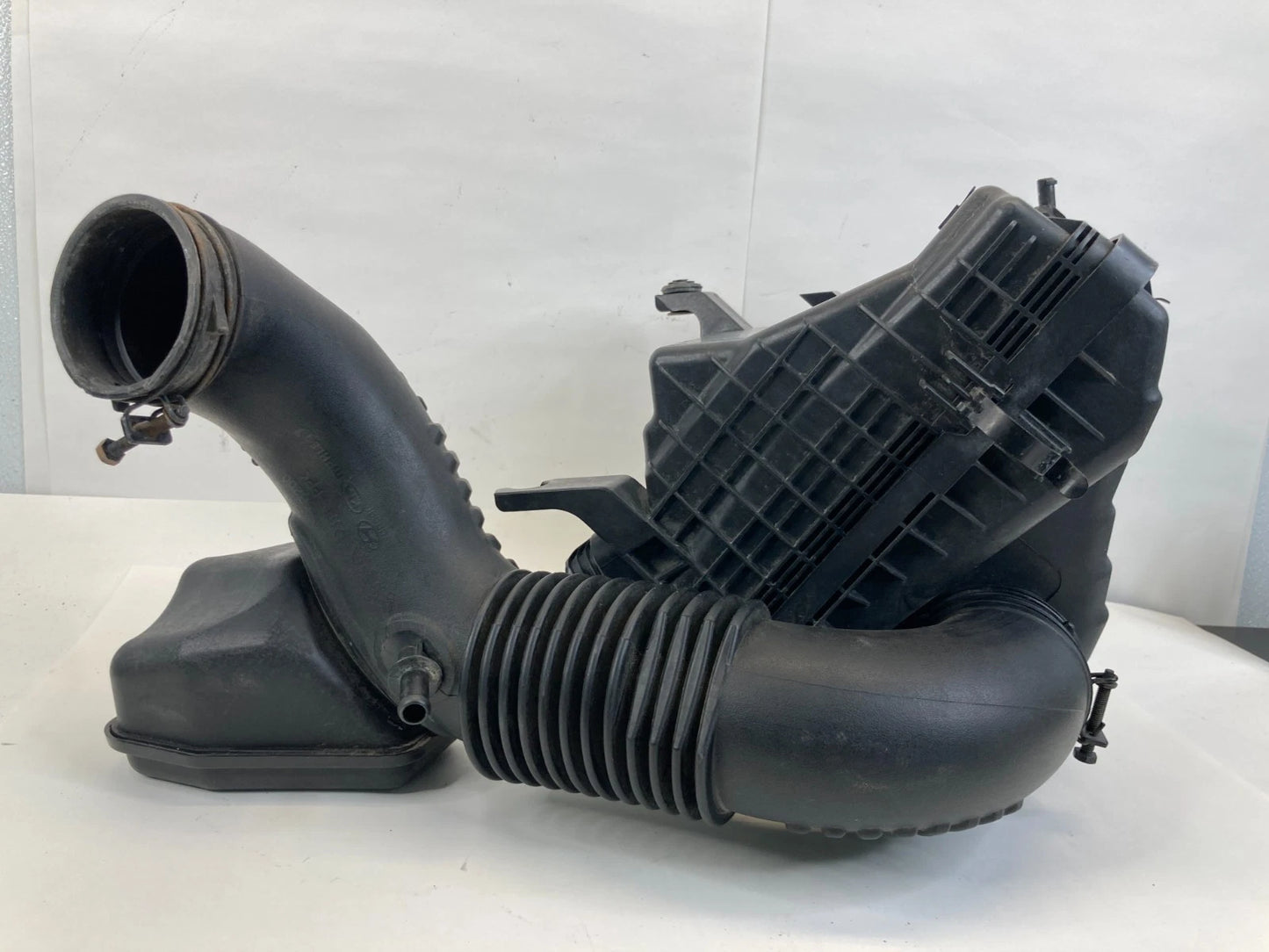2011-2015 HYUNDAI SONATA 2.4L AIR CLEANER FILTER BOX ASSEMBLY W HOSE