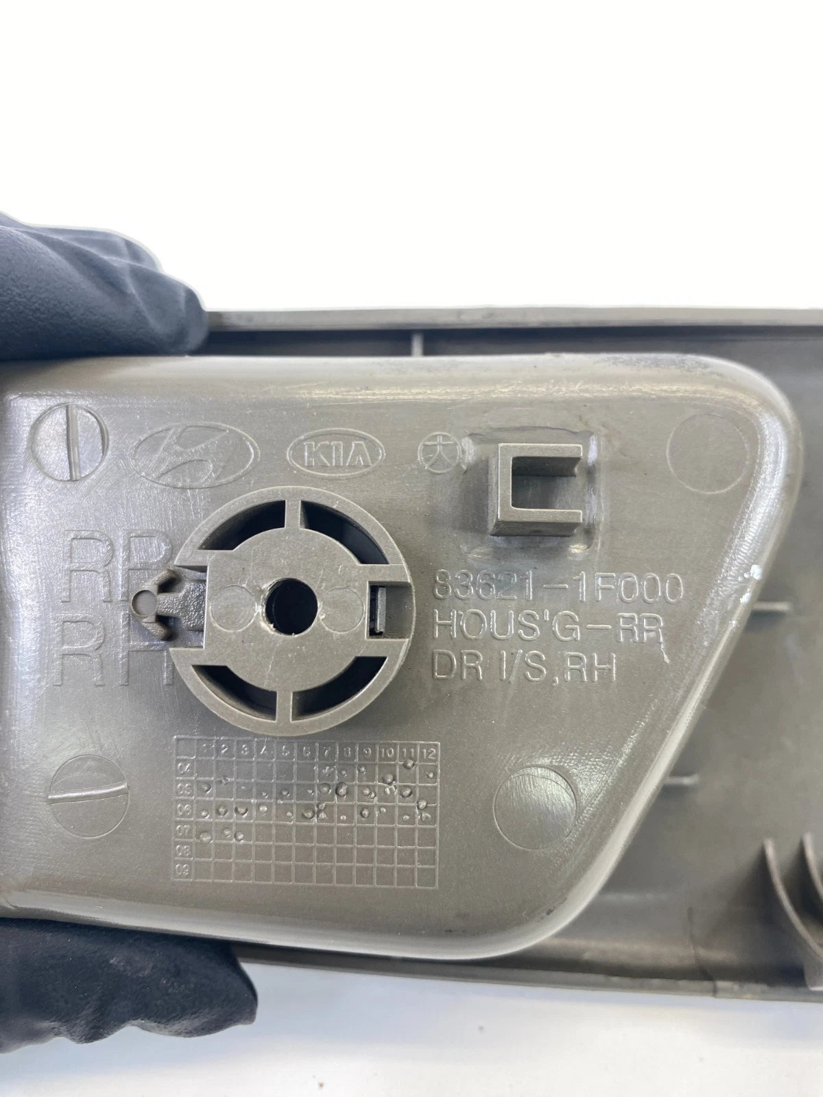2005-2010 KIA SPORTAGE REAR RIGHT INSIDE DOOR HANDLE TRIM BEZEL 836211F000 OEM