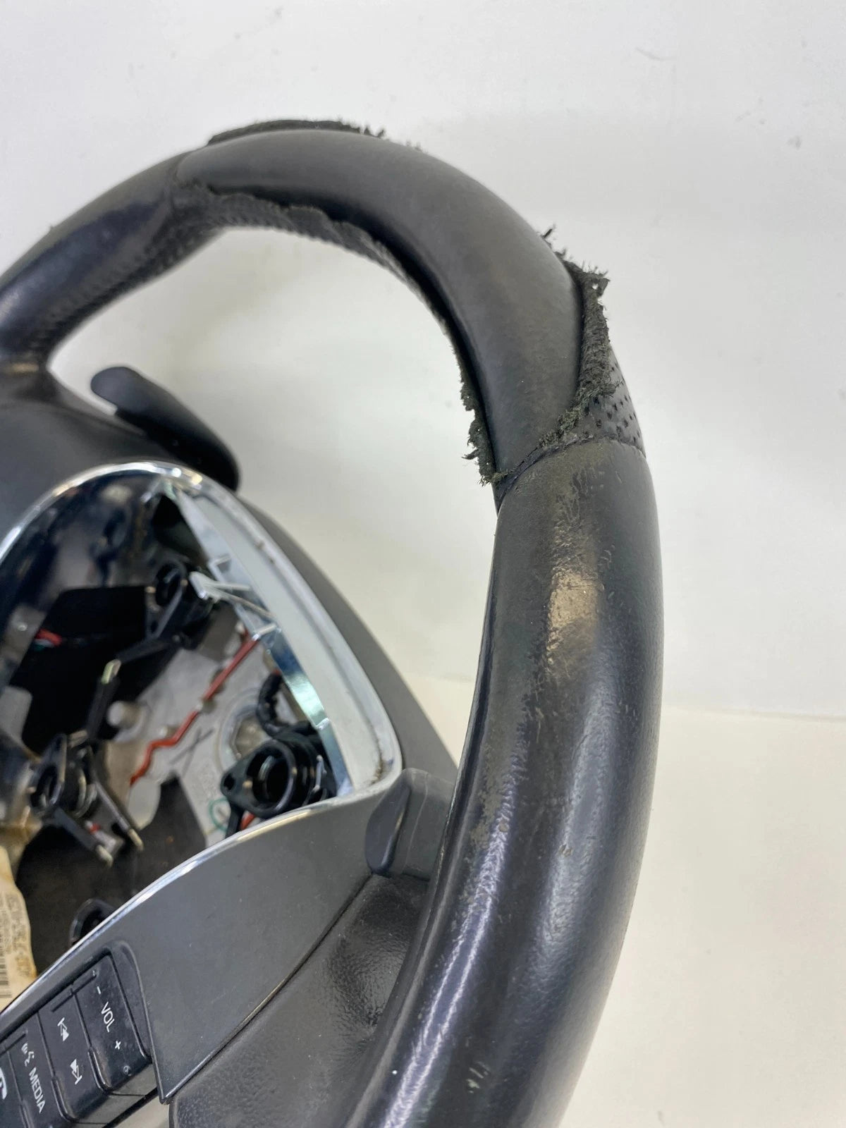 2010-2012 FORD TAURUS STEERING WHEEL W/ AUDIO & CRUISE CONTROL SWITCHES OEM