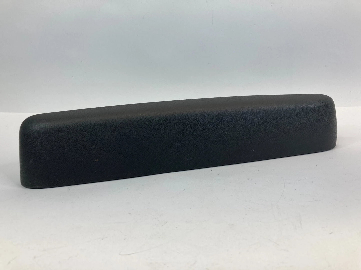 06 07 PONTIAC TORRENT FRONT RIGHT SIDE INNER TRIM DOOR ARMREST ARM REST PANEL