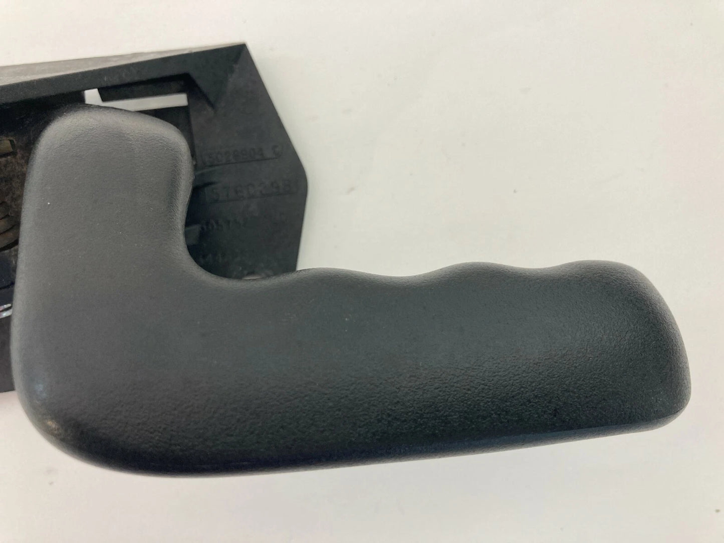 2001-2005 CHEVROLET CHEVY SILVERADO FRONT RIGHT PASSENGER INNER DOOR HANDLE OEM