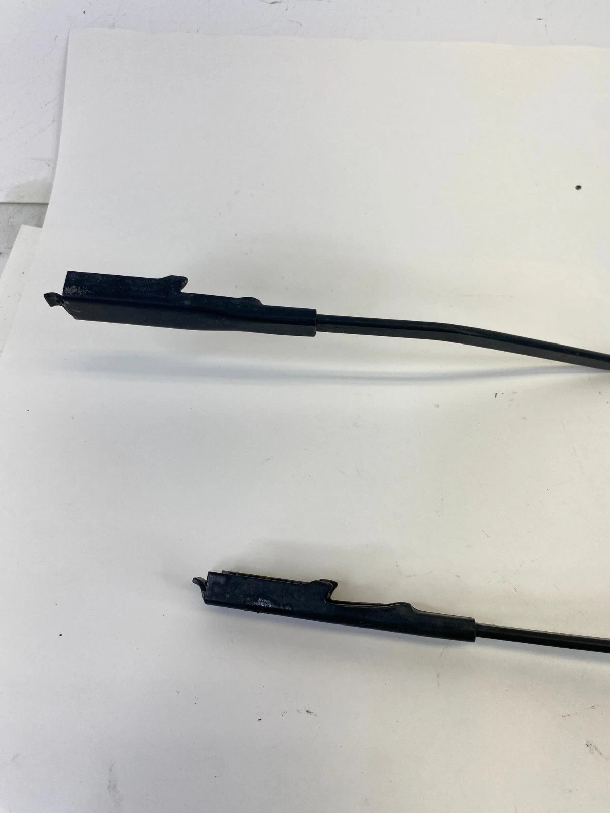 10-19 FORD TAURUS FRONT LEFT & RIGHT WINDSHIELD WIPER ARM PAIR SET W000001311