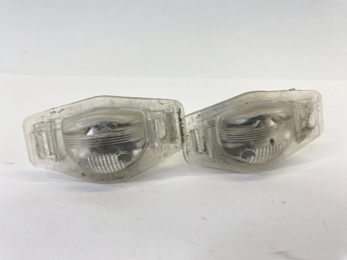 2003-2008 HONDA PILOT REAR LICENSE PLATE LIGHT LAMP LENS HOUSING SET OEM