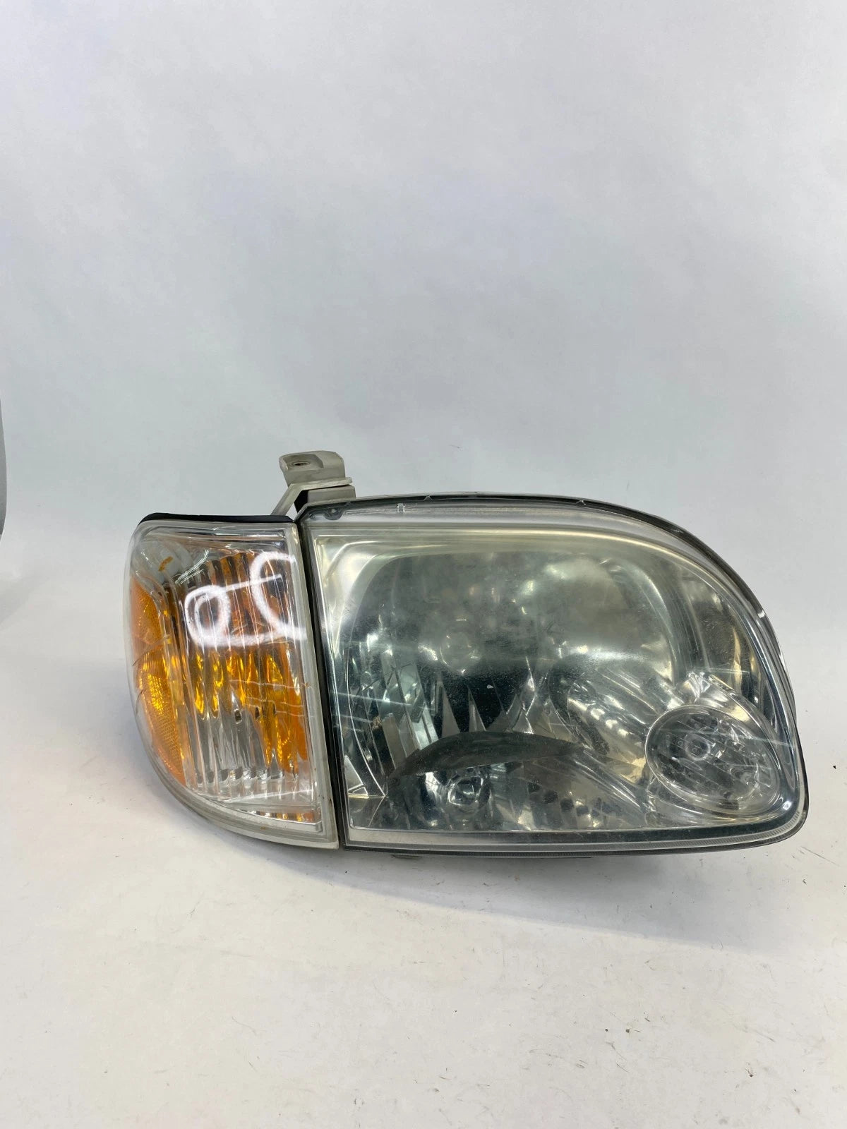 2005 2006 TOYOTA TUNDRA FRONT RIGHT HEADLIGHT HEAD LAMP W/ TURN SIGNAL LIGHT OEM