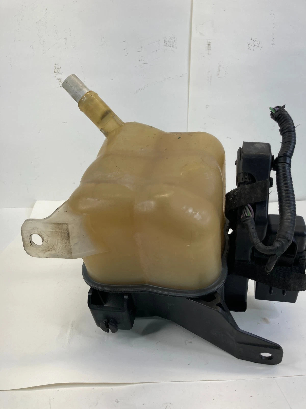 2013-2019 Ford Police Interceptor Sedan Engine Coolant Expansion Reservoir Tank