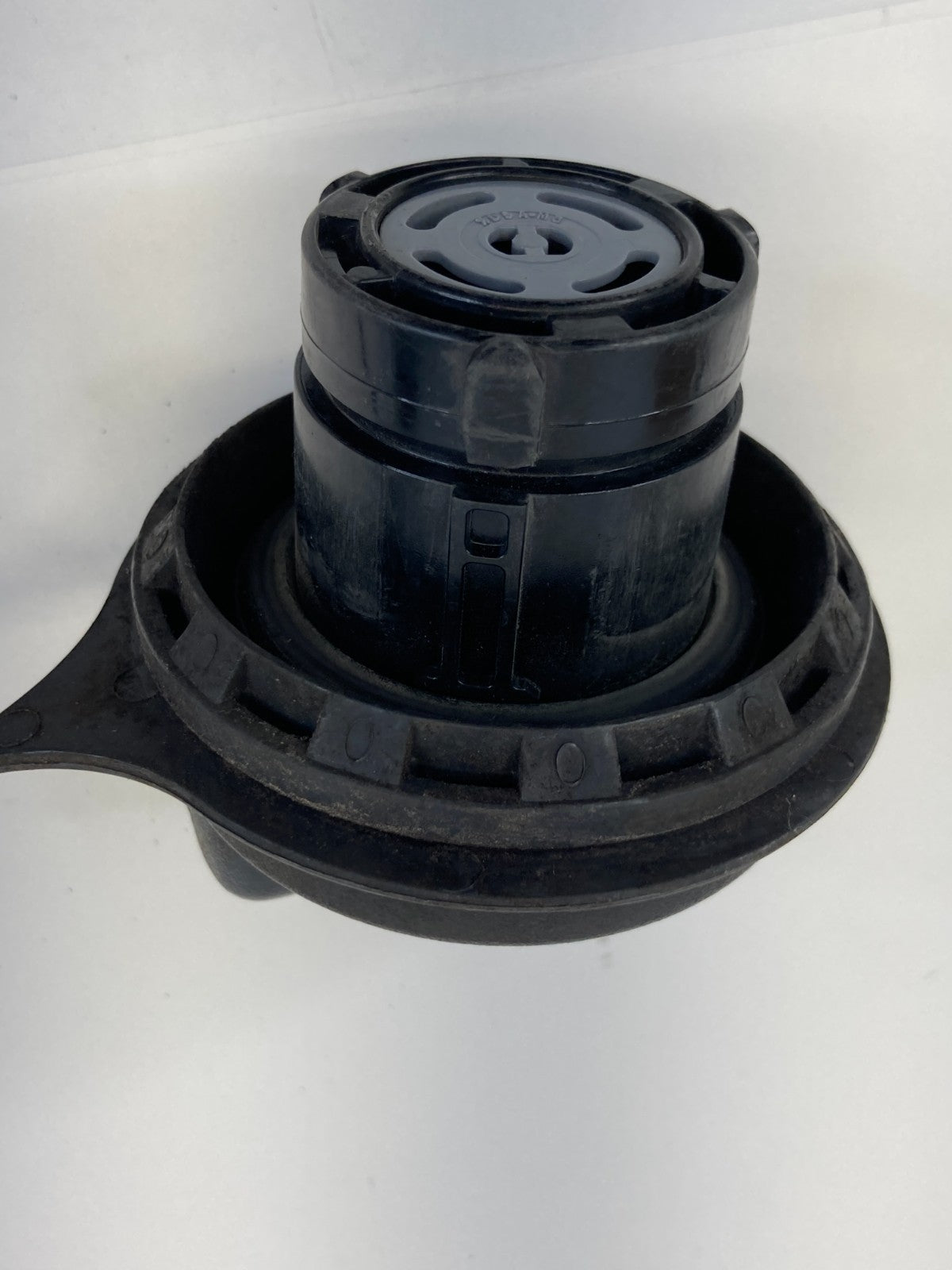 1998-2004 Lincoln Navigator 5.4L V8 SUV Gas Fuel Tank Filler Cap Assembly OEM