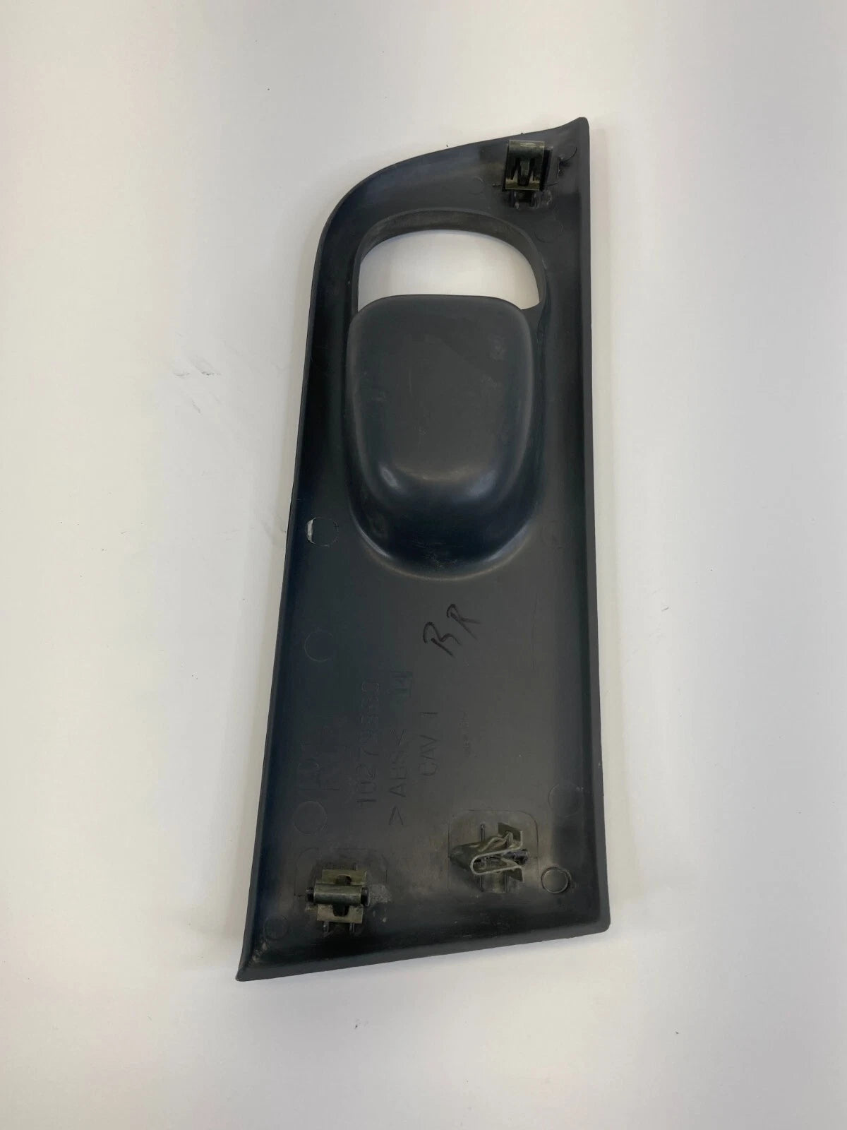 1997-2005 BUICK CENTURY REAR RIGHT INNER DOOR HANDLE BEZEL TRIM COVER 10279860