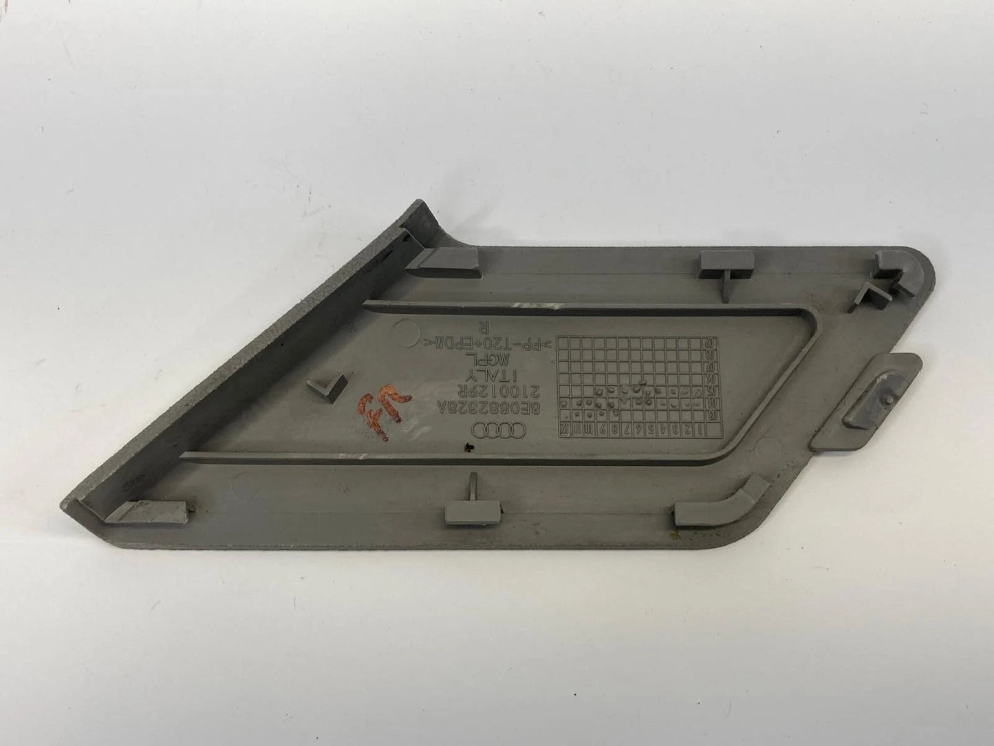 05-11 AUDI A6 QUATTRO FRONT RIGHT SEAT BELT TRACK CAP COVER TRIM 8E0882328A OEM