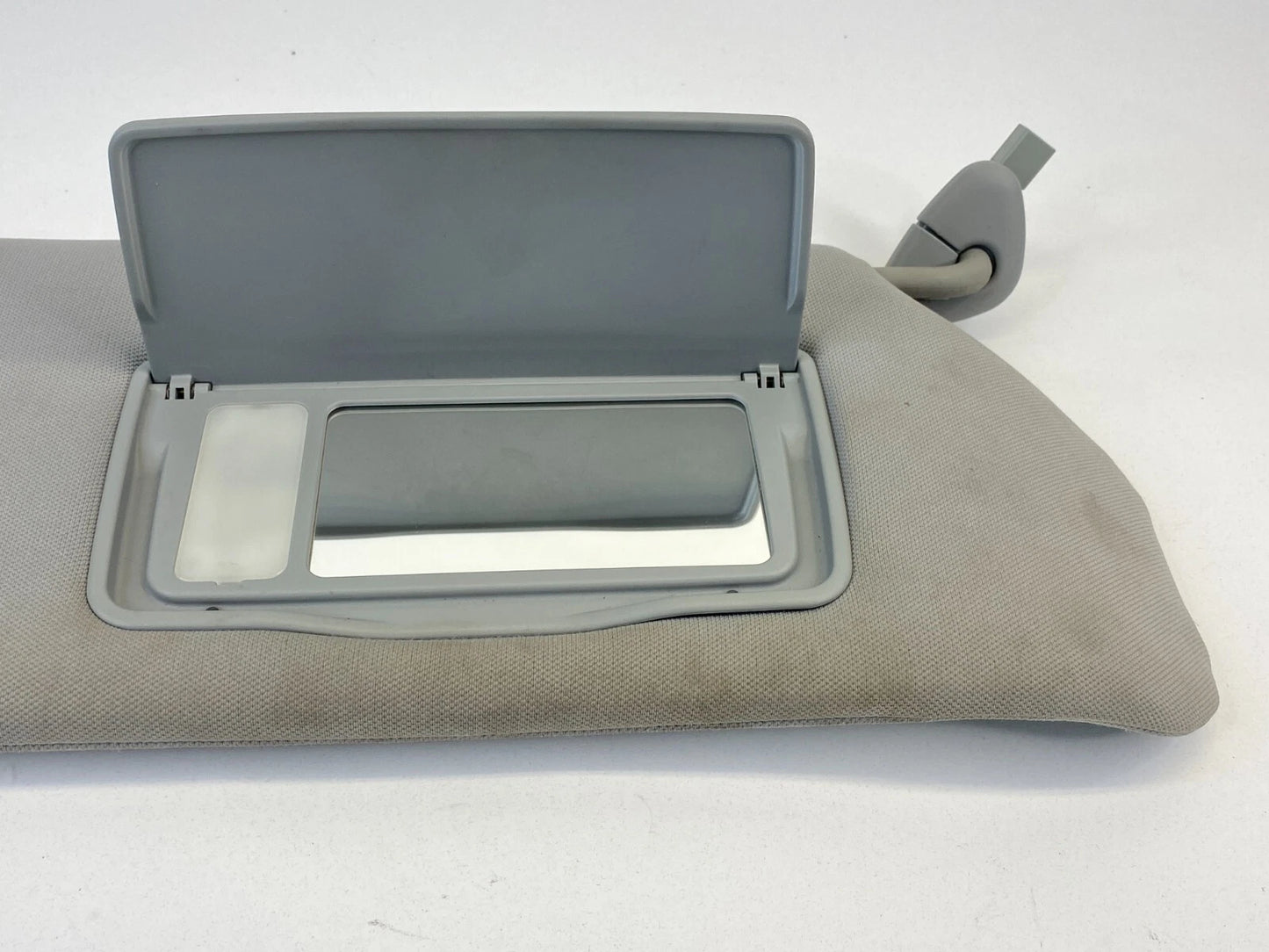 2005-2007 HONDA ODYSSEY RIGHT PASSENGER SIDE SUNVISOR SUN VISOR SHADE W/ LIGHT