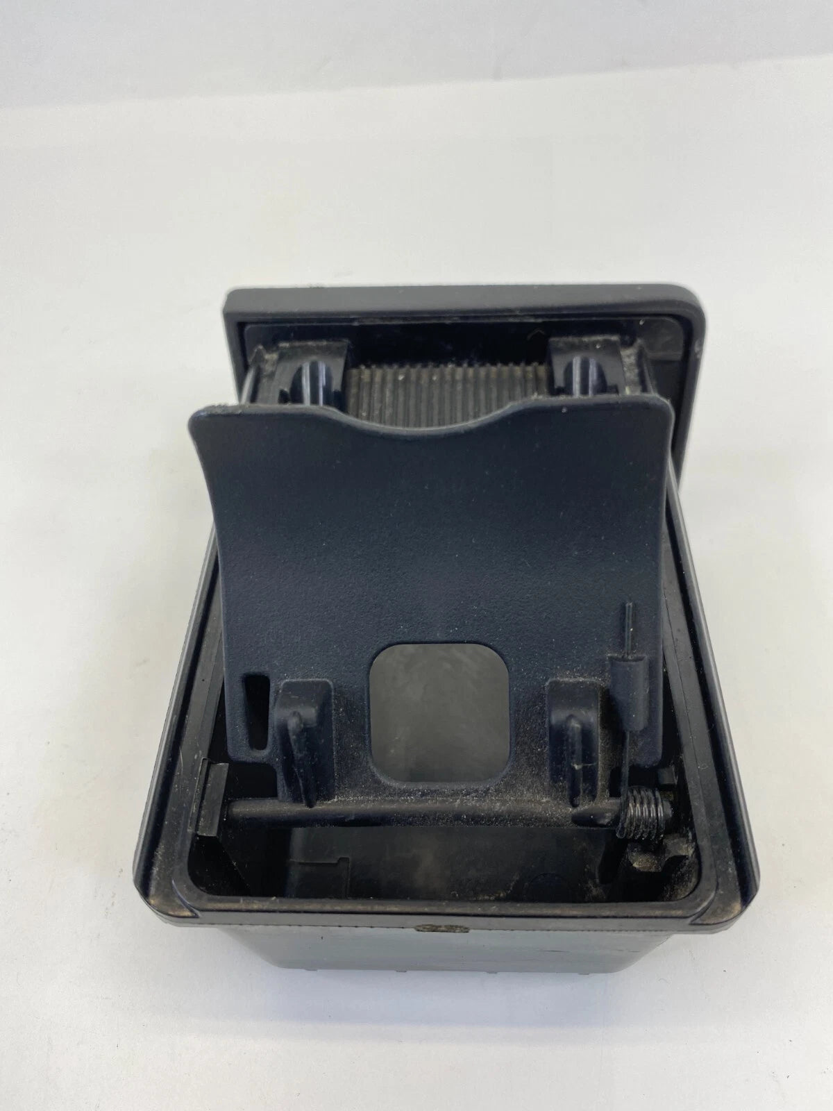 07-11 CHEVROLET AVEO 09-11 AVEO5 INSTRUMENT PANEL DASH ASHTRAY ASH TRAY STORAGE