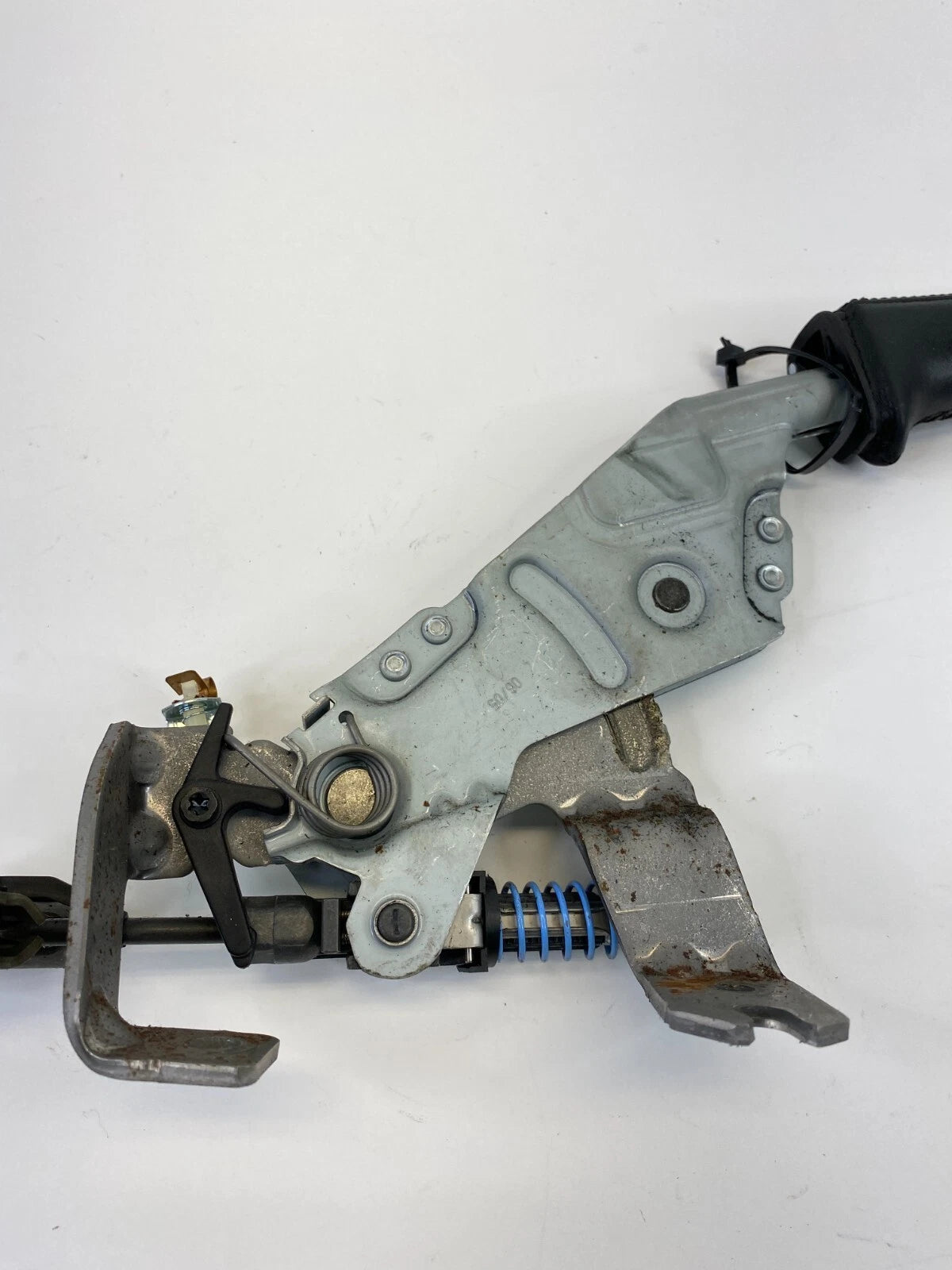 2004-2007 BMW 530I 525I EMERGENCY PARKING BRAKE HANDLE LEVER 34416770128-01 OEM
