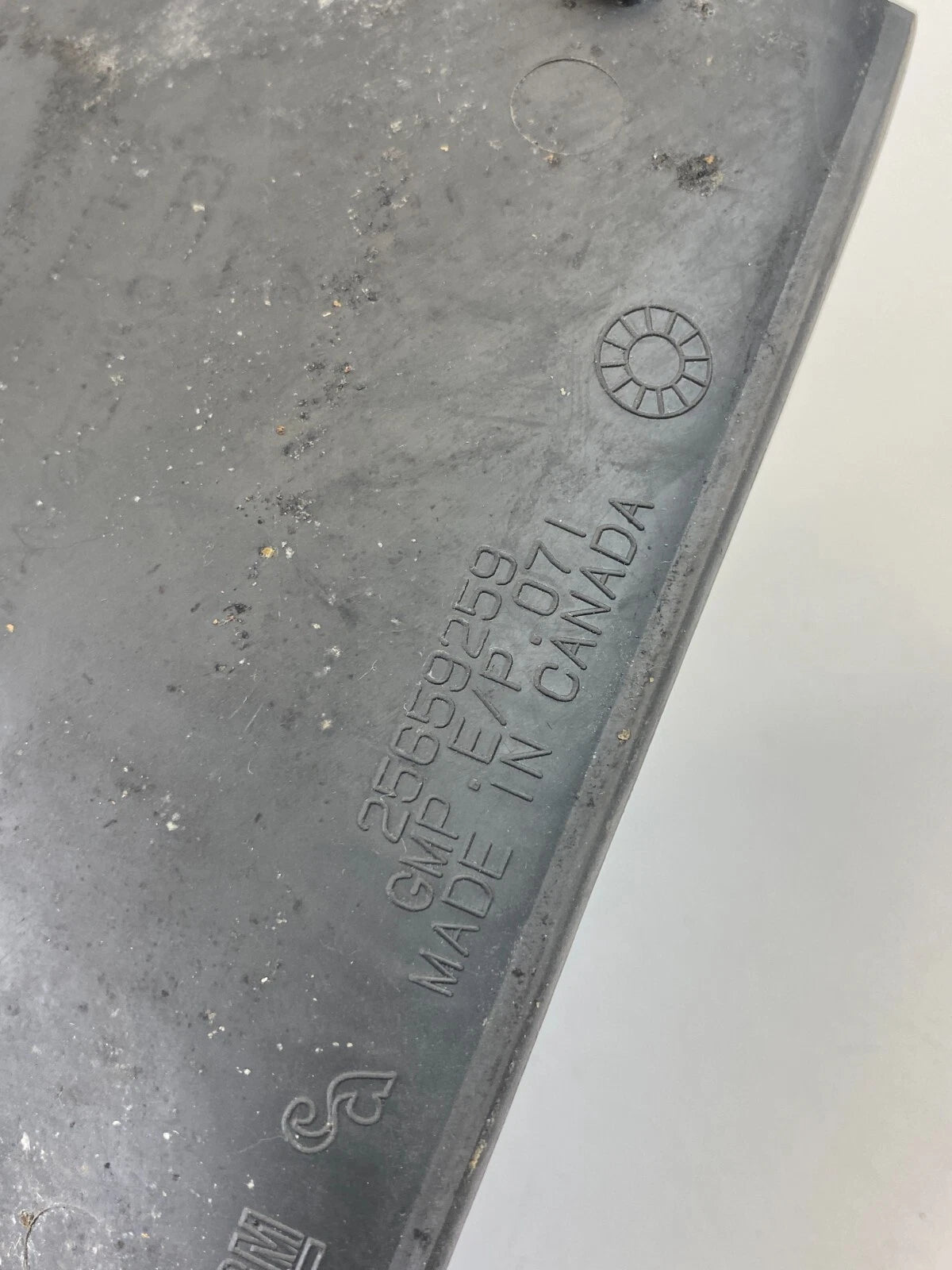 2000 CADILLAC DEVILLE RUBBER MAT COVER TOP 25656259 OEM