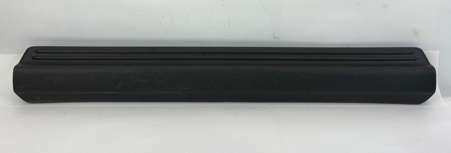 2004-2006 Chevrolet Colorado Front Right Side Door Scuff Plate Step Trim Panel