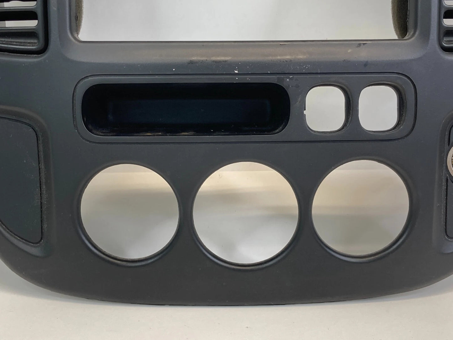 01-03 FORD ESCAPE DASH RADIO AC CLIMATE CONTROL BEZEL TRIM PANEL 2L847804302AK