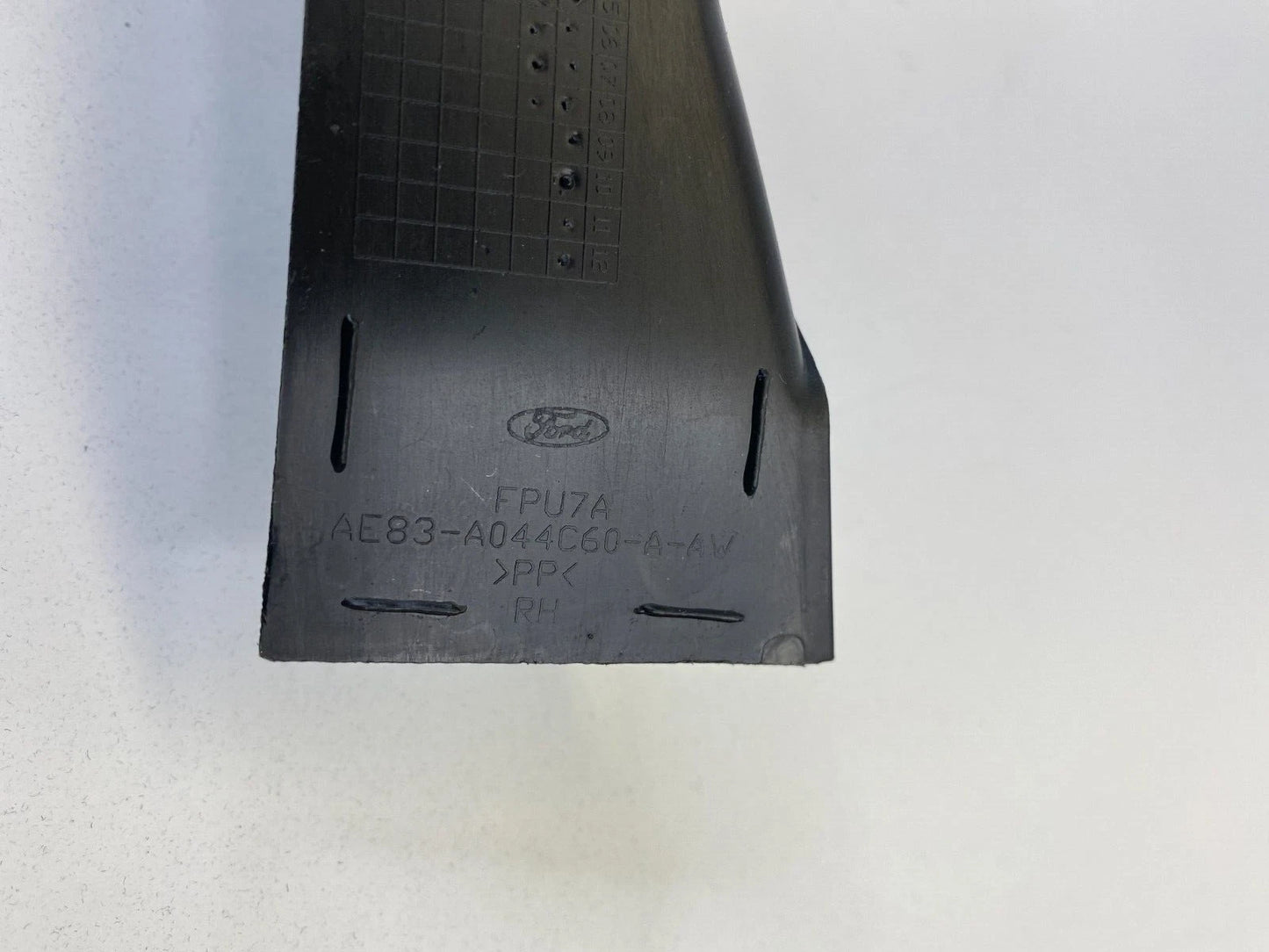 11-19 FORD FIESTA FRONT RIGHT SIDE CAP END PANEL COVER BEZEL TRIM AE83A044C60