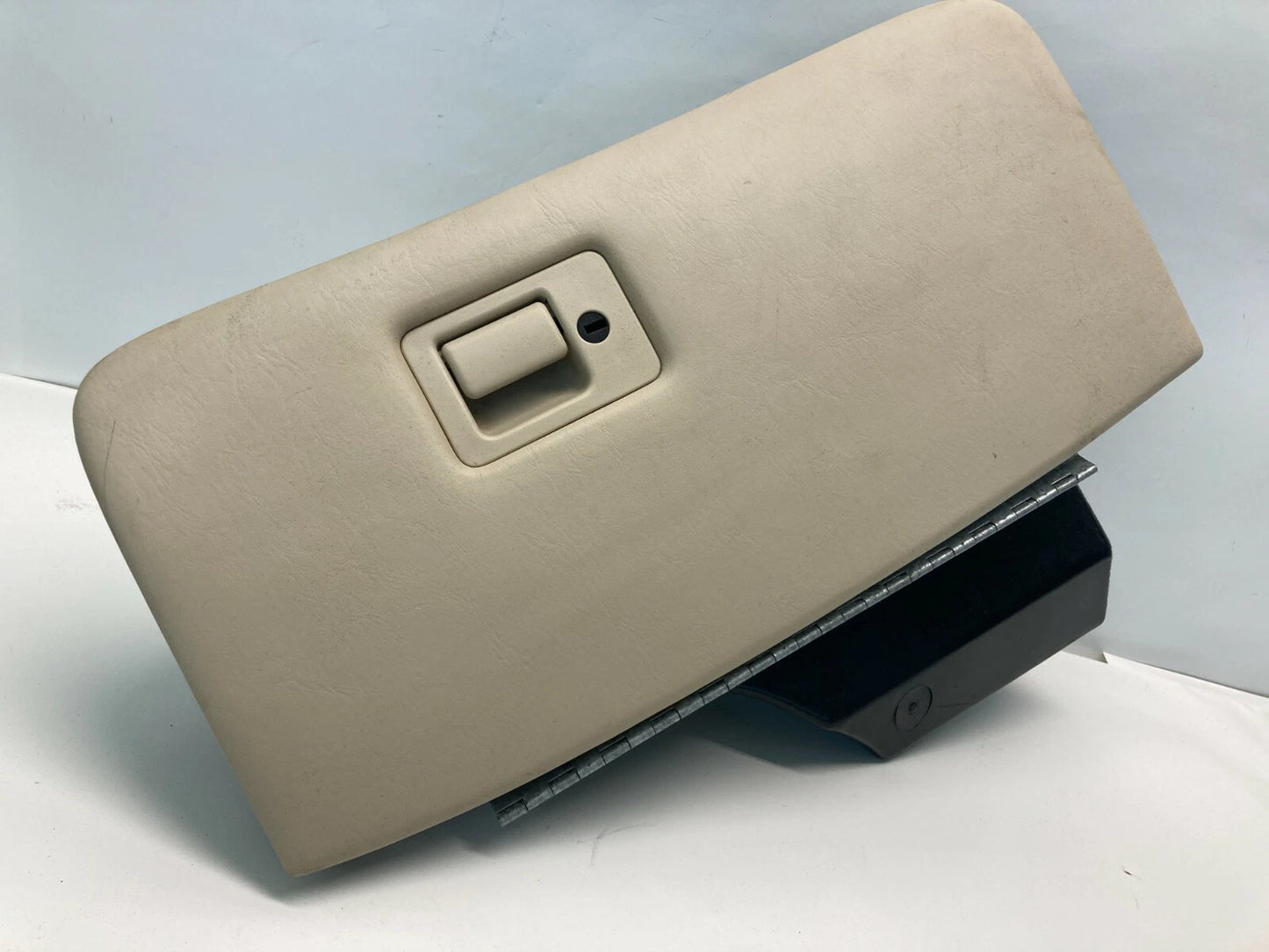 1999-2002 LINCOLN TOWN CAR SEDAN GLOVE BOX STORAGE COMPARTMENT LIGHT BEIGE OEM