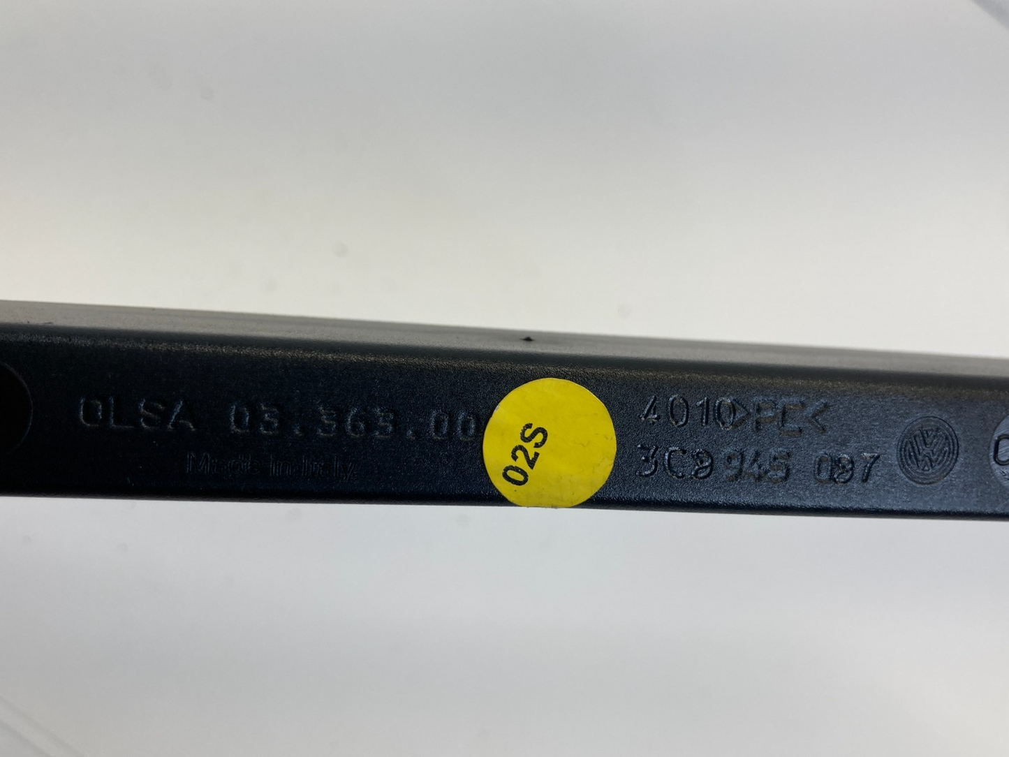 09-17 Volkswagen CC Rear Center Third Brake Stop Light Lamp High Mount 3C8945087