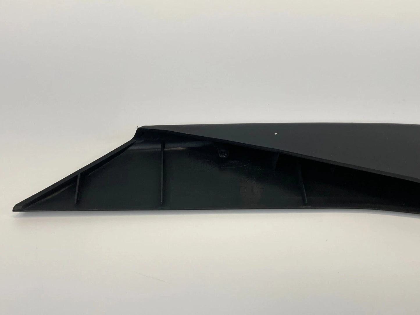 2010-2013 KIA FORTE CENTER CONSOLE RIGHT SIDE TRIM BEZEL GARNISH B27050-35026