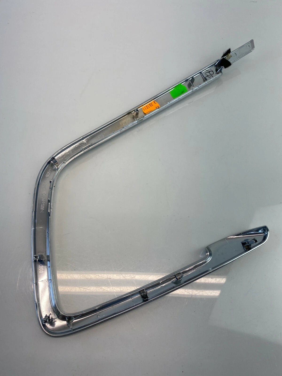 2011-2018 VOLVO S60 REAR RIGHT SIDE DOOR HANDLE TRIM MOLDING ASSEMBLY 8635882