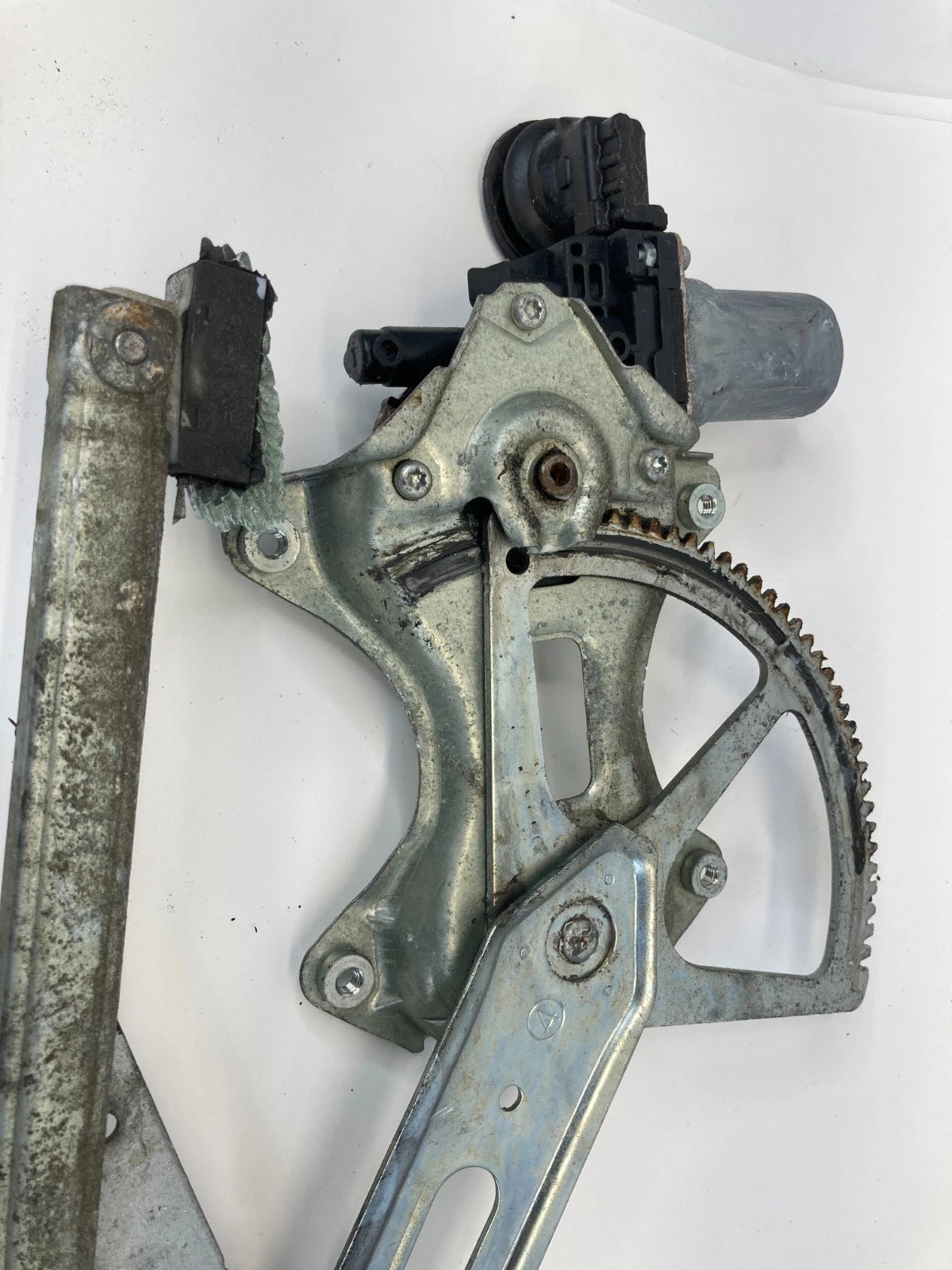 2004-2009 TOYOTA PRIUS FRONT LEFT DRIVER WINDOW REGULATOR MOTOR OEM 85720-58010