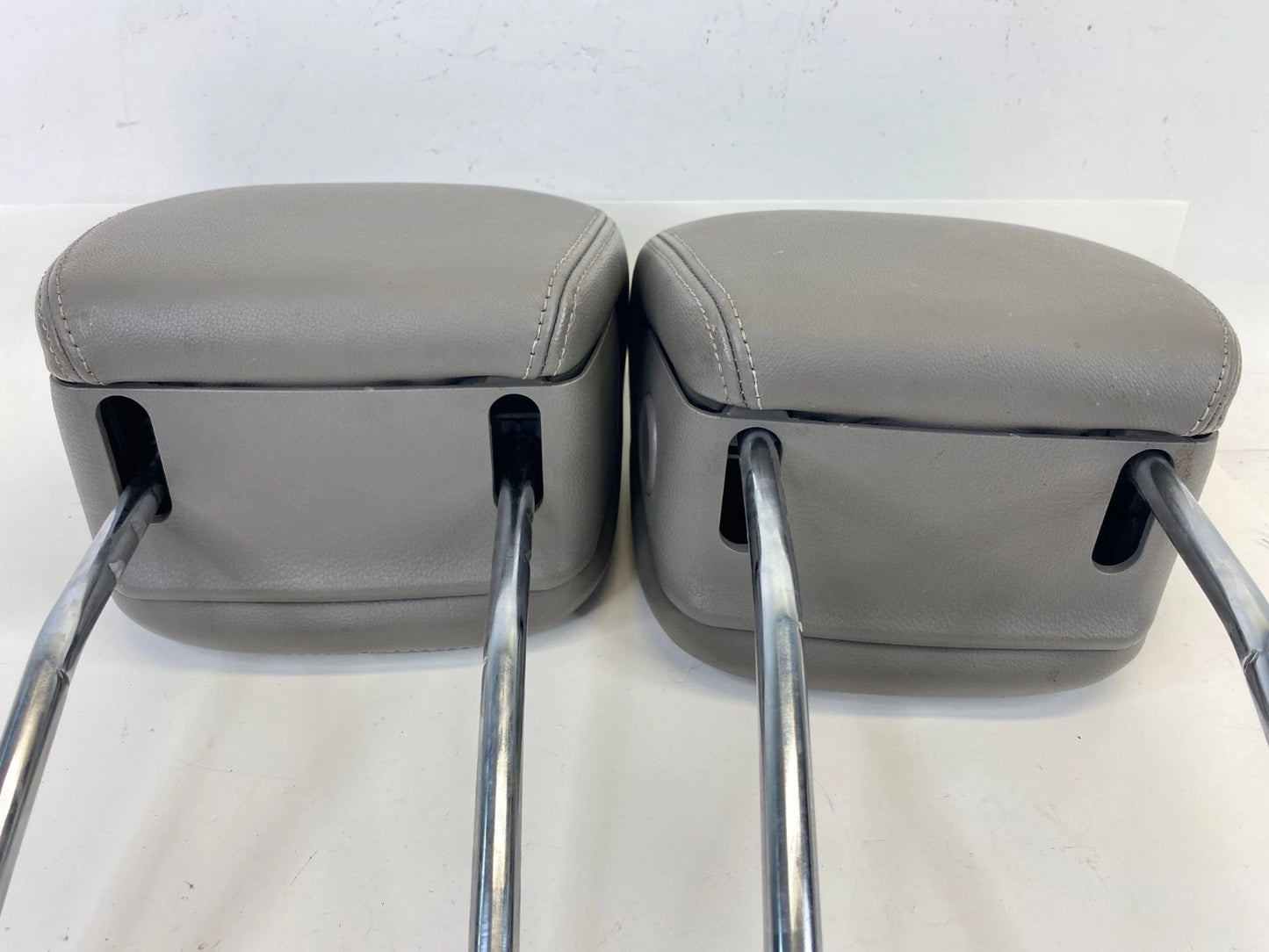 2013-2016 HYUNDAI SANTA FE FRONT LEFT & RIGHT SEAT HEADREST PAIR SET OF 2 OEM