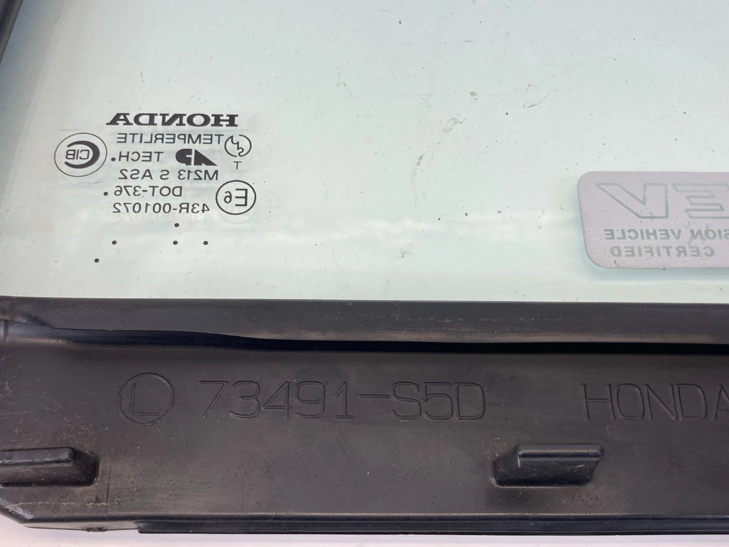 01-05 HONDA CIVIC REAR LH DOOR QUARTER WINDOW GLASS W/ WEATHERSTRIP 73491S5D OEM