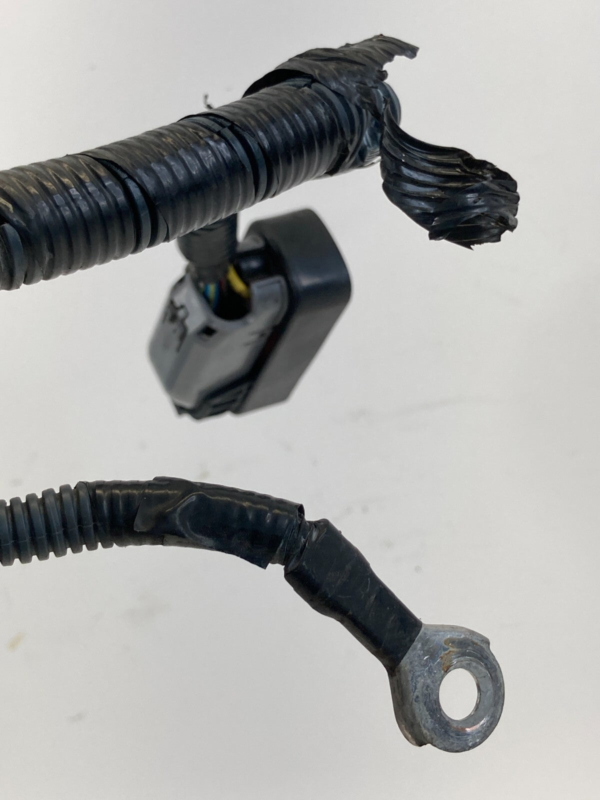 2002-2004 Nissan Pathfinder 3.5L V6 RWD Anti Lock Brake Pump Plug Connector