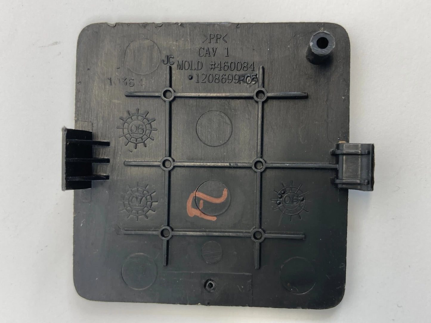 2007-2017 GMC ACADIA 2009-2017 CHEVY TRAVERSE FRONT SEAT RAIL BOLT COVER OEM
