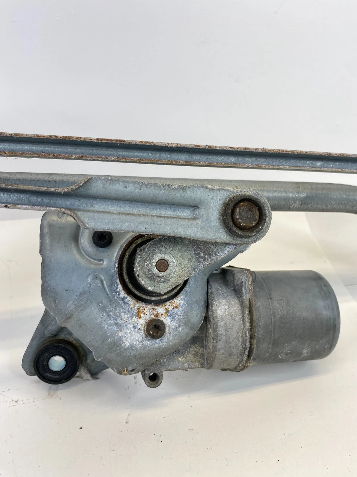 2007-2014 GMC YUKON FRONT WINDSHIELD WIPER MOTOR W/ LINKAGE 15846942 OEM