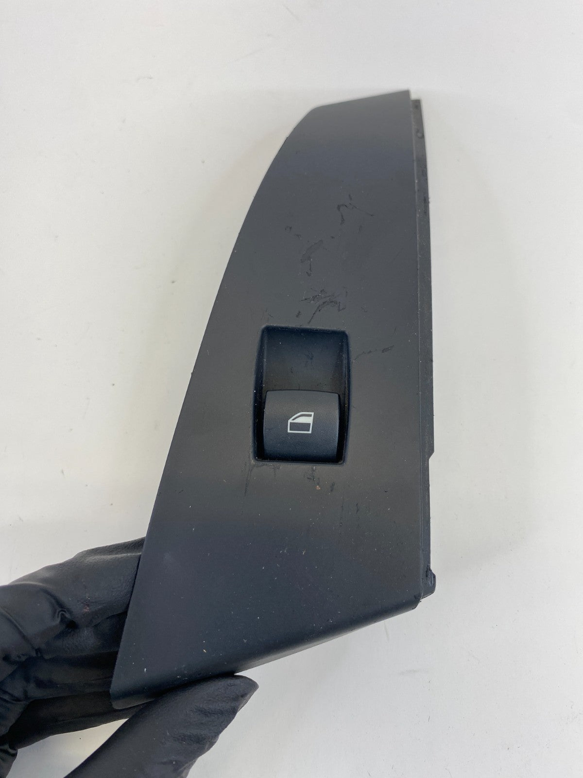 2006 2007 BMW 530xi Rear Left Door Power Window Switch w Bezel 6951966AI