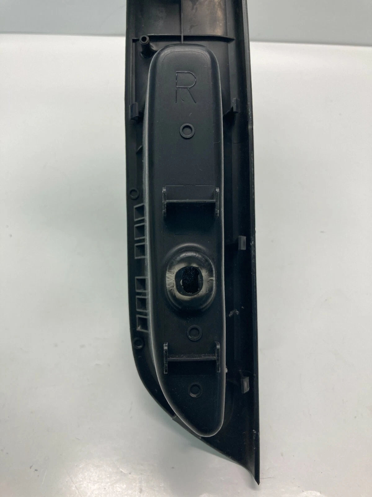 03-05 MAZDA 6 MAZDA6 FRONT PASSENGER SIDE WINDOW CONTROL SWITCH BEZEL GK2E684L1