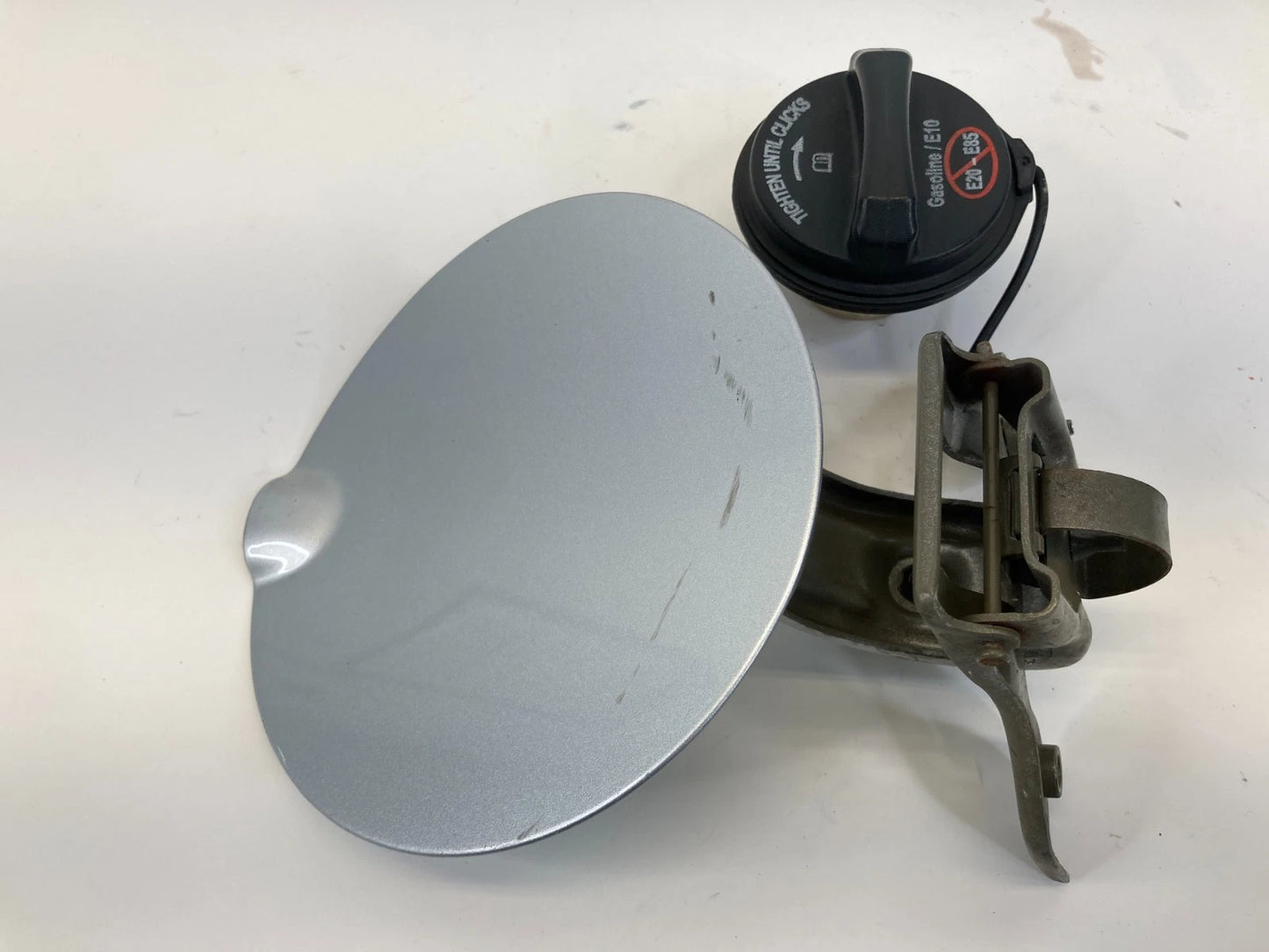 2007-2010 FORD EDGE QUARTER PANEL MOUNTED FUEL FILLER FUEL TANK DOOR OEM