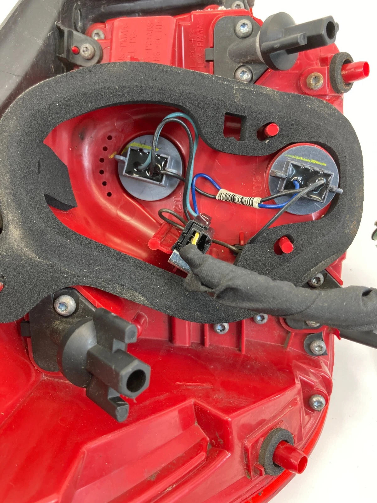 2013-2015 CHEVROLET MALIBU REAR RIGHT TAIL LIGHT LAMP OUTER TAILLIGHT LAMP OEM