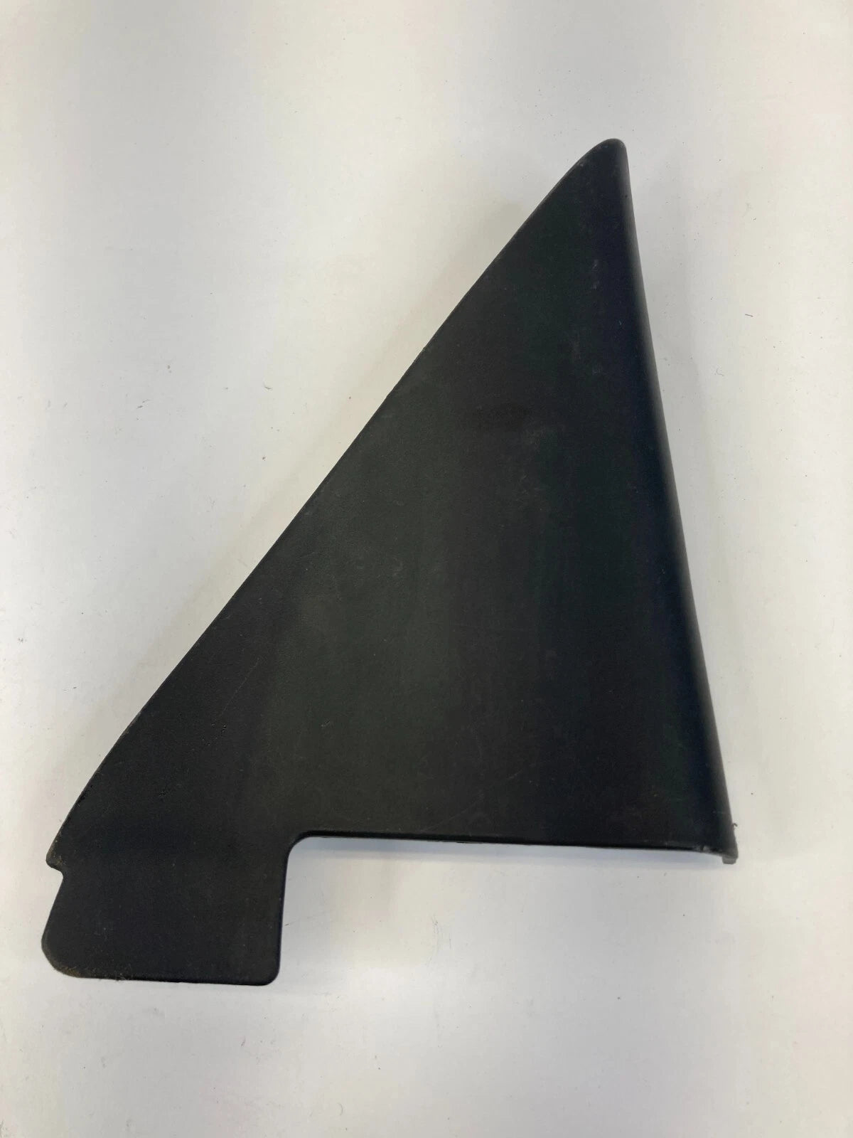 2004-2009 KIA SPECTRA REAR LEFT INTERIOR DOOR CORNER TRIM COVER 83910-2F000 OEM