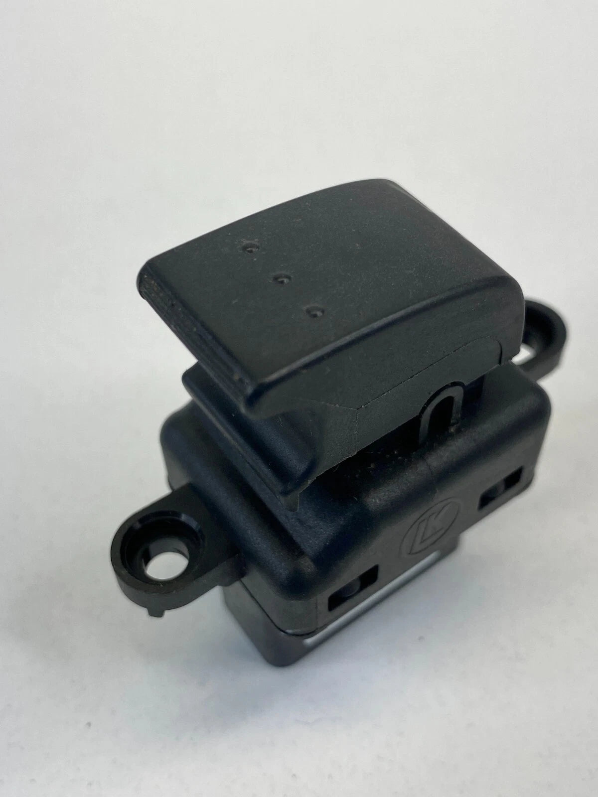 04-09 MAZDA 3 MAZDA3 REAR LEFT SIDE DOOR WINDOW CONTROL SWITCH BUTTON B32H66370