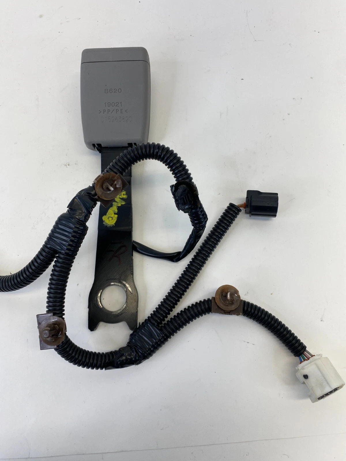 2016-2019 TOYOTA COROLLA SEAT BELT BUCKLE FRONT RIGHT PASSENGER OEM FACTORY B620