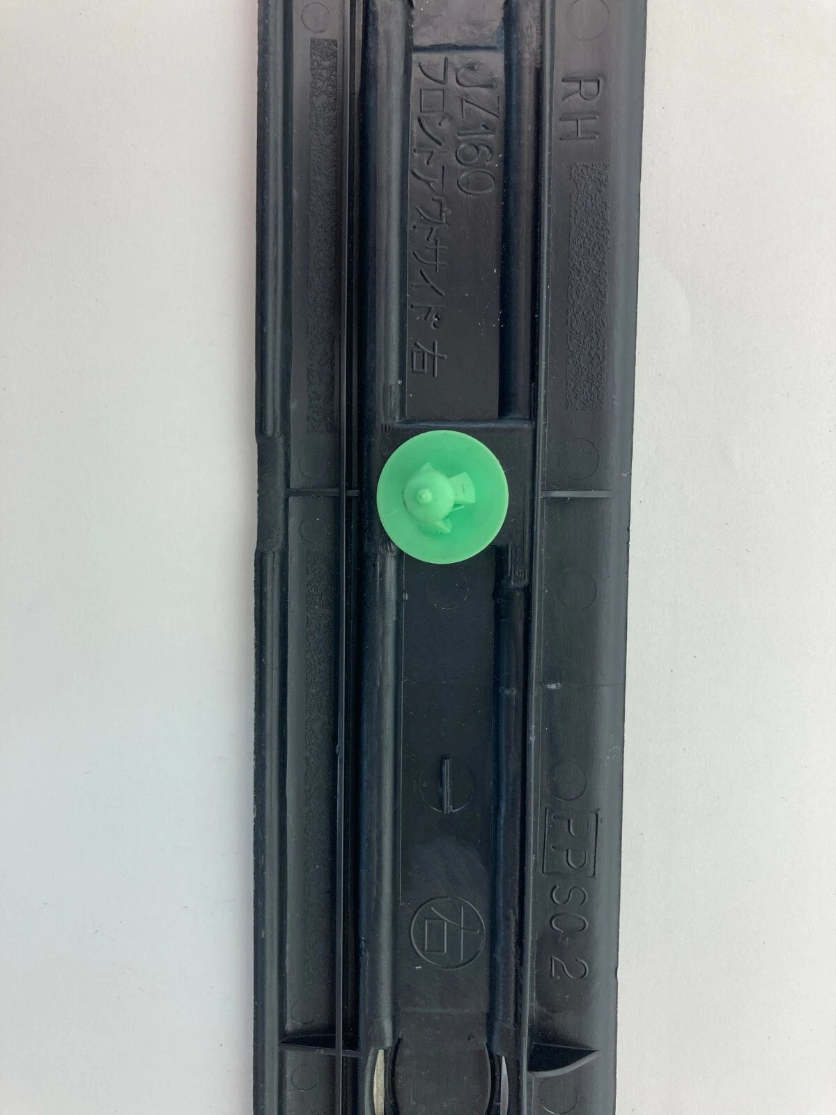 1998-2005 LEXUS GS300 FRONT RIGHT DOOR SILL SCUFF PLATE MOULDING TRIM 6791130100