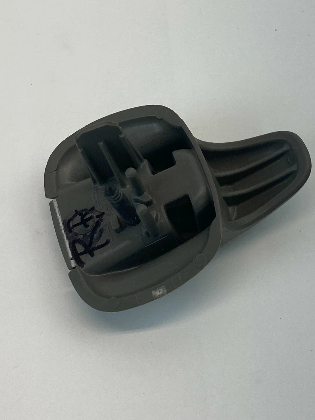 00-05 CHEVROLET IMPALA RR RH PASSENGER INTERIOR ROOF COAT HANGER HOOK OEM 825617