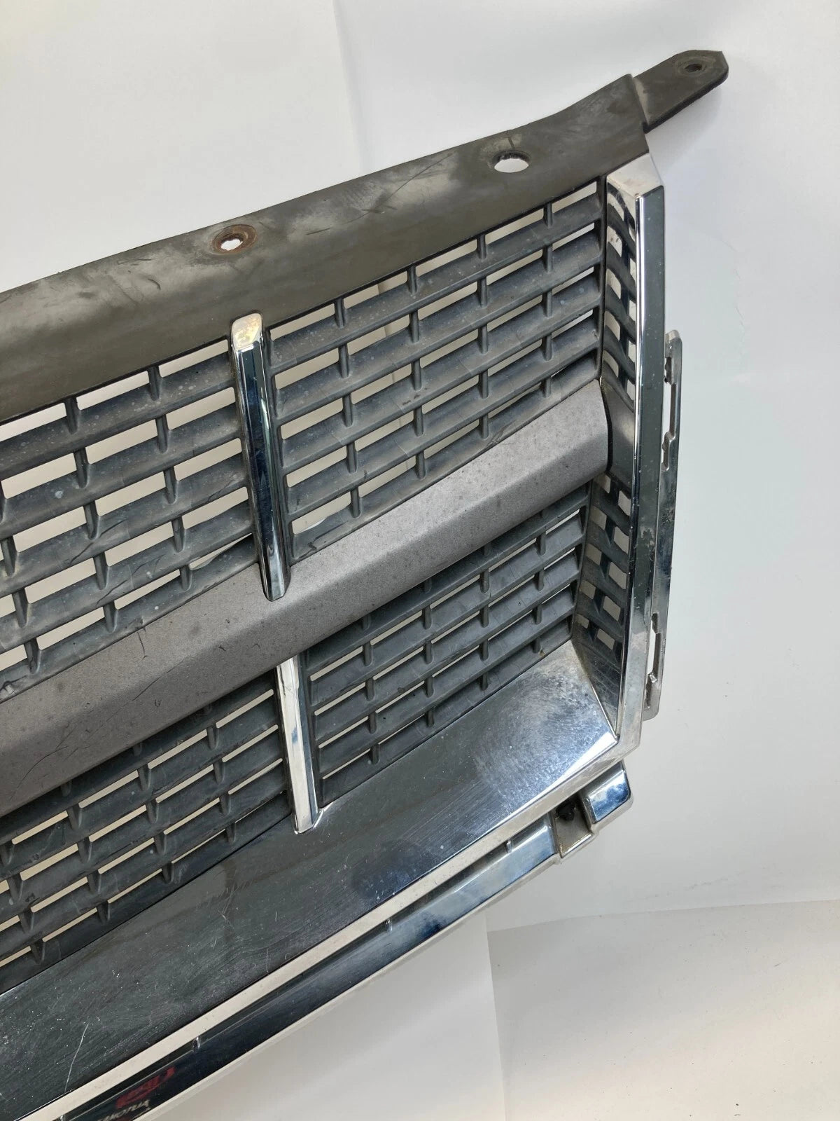 2008-2011 CADILLAC CTS FRONT UPPER CENTER BUMPER GRILL GRILLE W/ EMBLEM 25778322