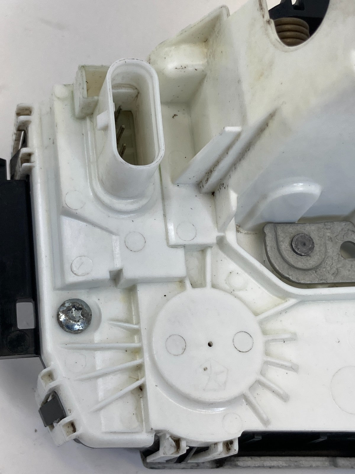 2011-2016 Chrysler Town & Country Front Right Door Lock Latch Actuator 04589694A