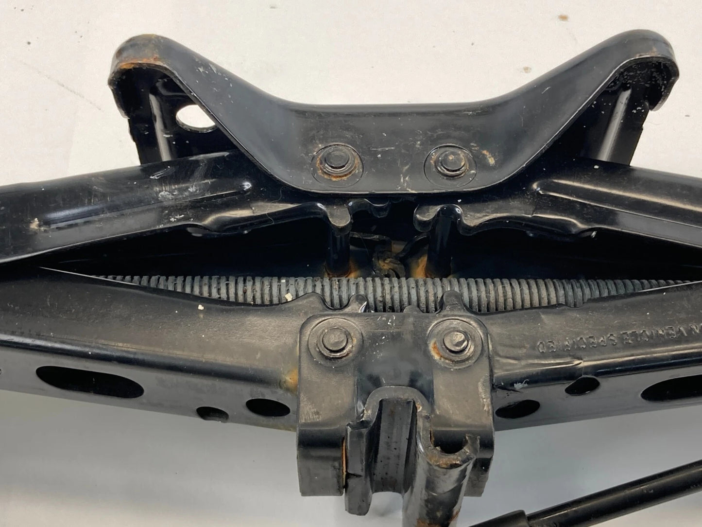 92-05 GRAND AM 99-04 ALERO 97-03 MALIBU SPARE TIRE JACK SCISSORS & CRANK HANDLE