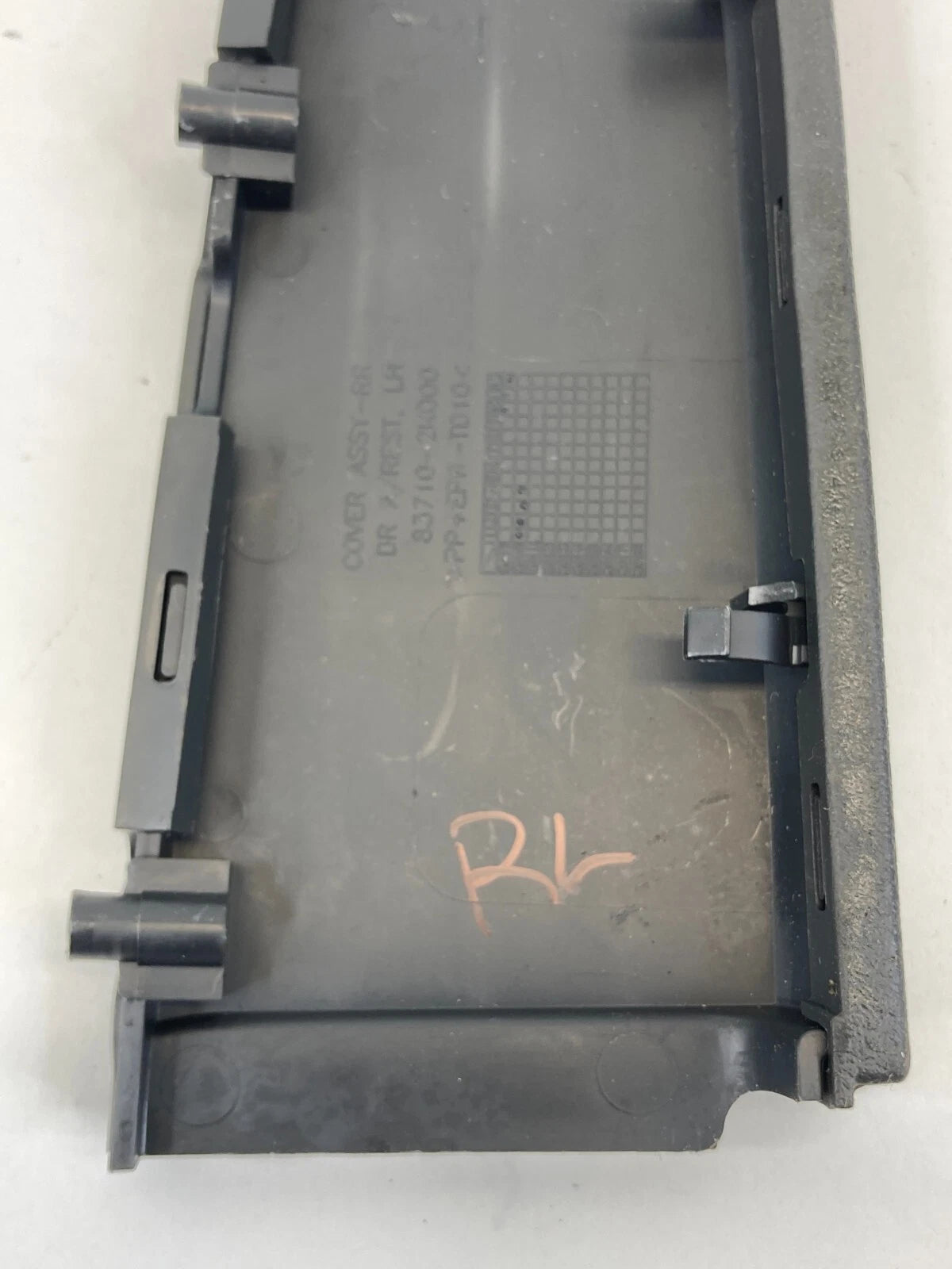 10 11 KIA SOUL REAR LEFT SIDE DOOR ARMREST TRIM COVER LEATHER 83710-2K000 OEM