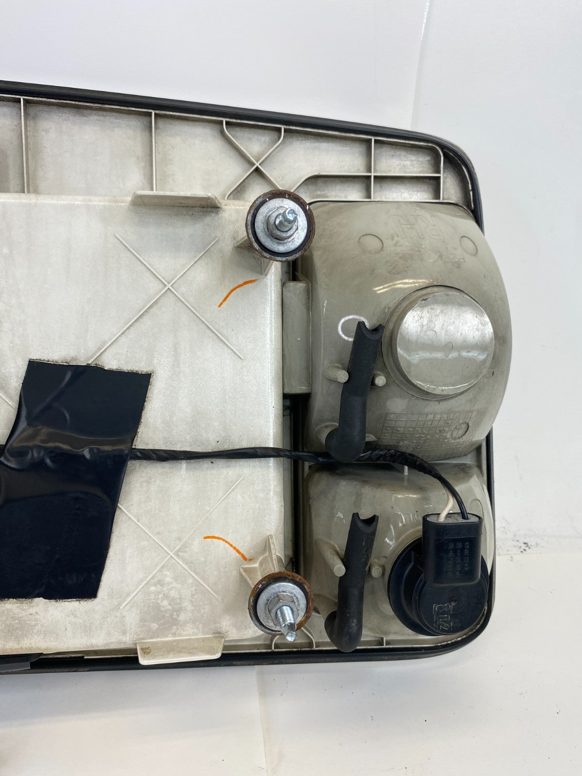 04-09 Cadillac SRX Trunk Lid License Plate Holder W Backup Light Lamp 10387217