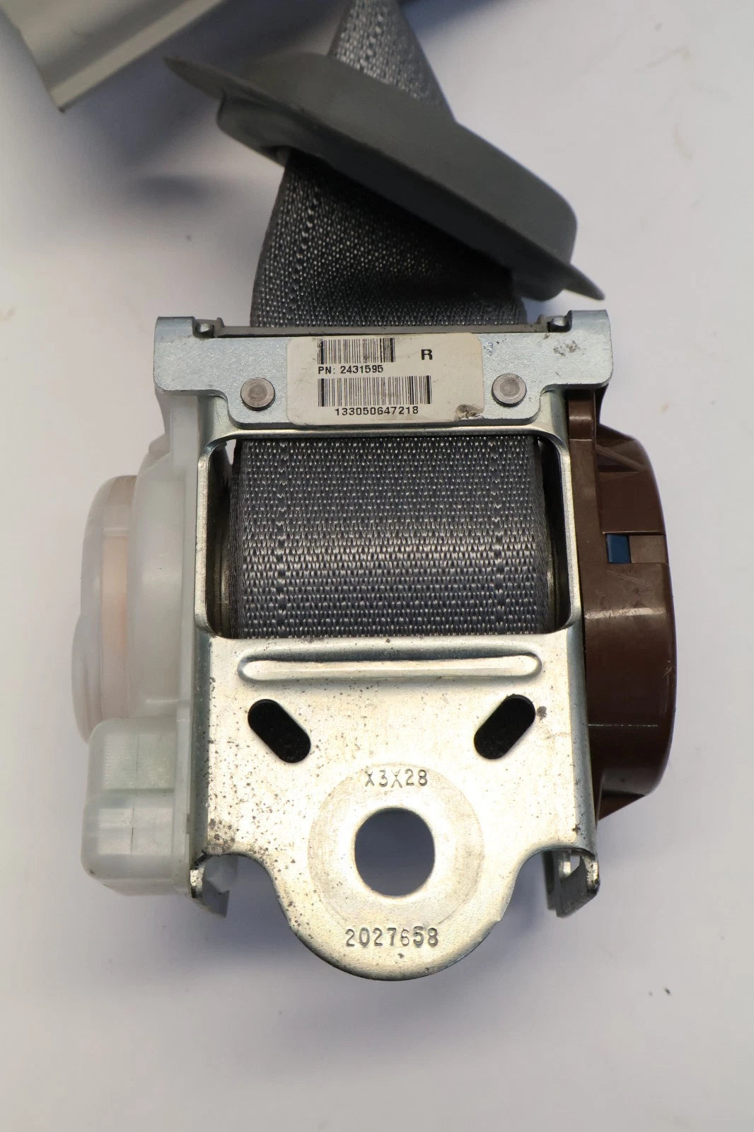 2011-2014 TOYOTA SIENNA REAR RIGHT 2ND ROW SEAT BELT RETRACTOR 2431595 OEM