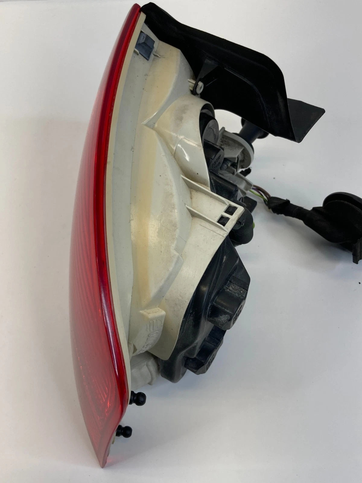 2005-2008 AUDI A4 QUATTRO REAR RIGHT PASSENGER RH SIDE TAIL LIGHT 8E5945096 OEM