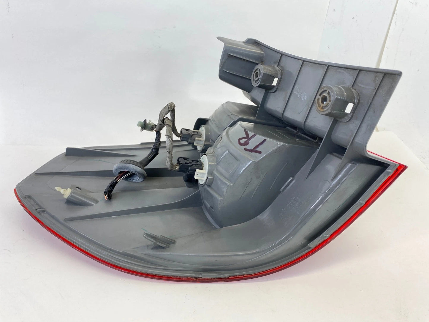 2005-2007 HONDA ODYSSEY RIGHT PASSENGER TAIL LIGHT OUTER TAIL LAMP OEM