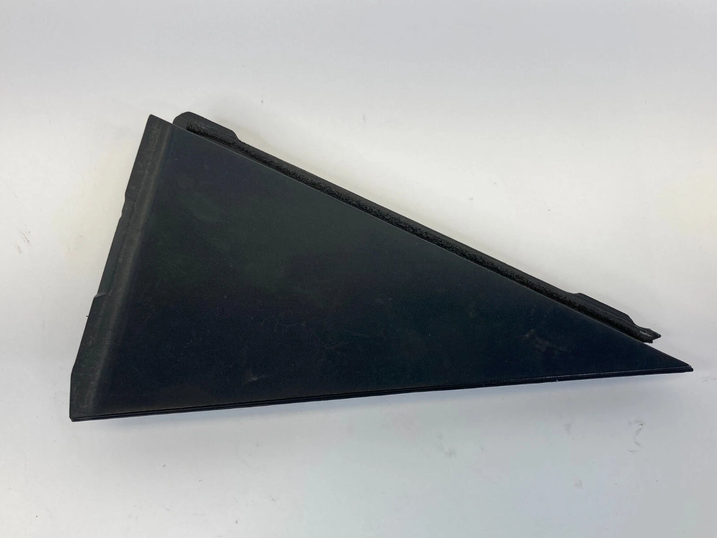 09 10 HYUNDAI ELANTRA REAR LEFT BACK DOOR INNER DELTA CORNER TRIM OEM 839102H001